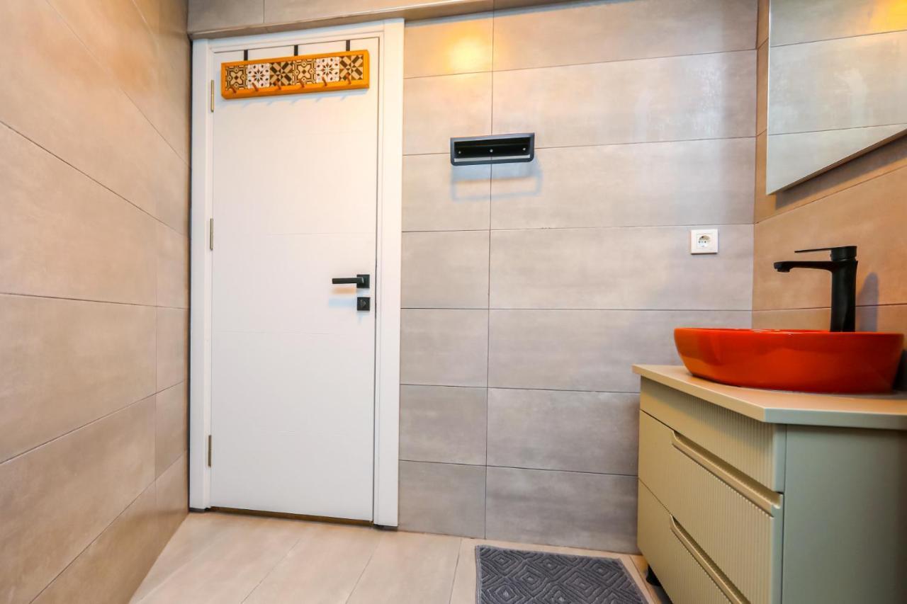 Vibrant Flat 500 M To Uskudar Ferry Station Apartment Istanbul Exterior photo